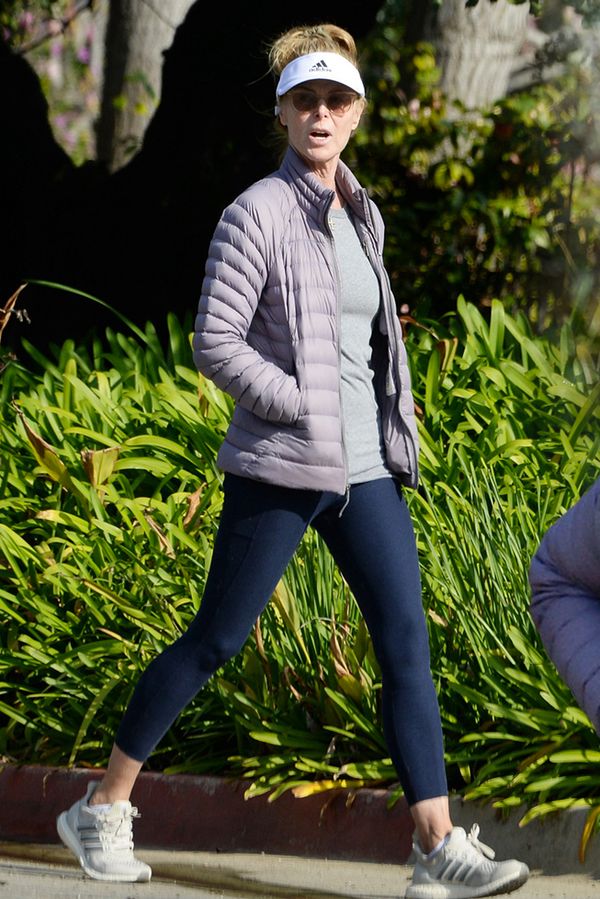 Poznáte seriálovou hvězdu? Je dcerou jugoslávské princezny a její manželství trvalo 9 dní! V 64 má formu dvacítky - fotka 1/1