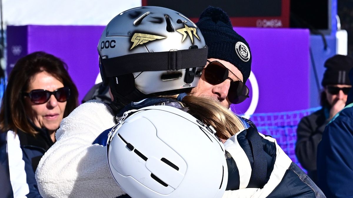Zklamaná Ester Ledecká: Pro útěchu jela hned za cílem do náruče rodičů. Stále jsi naše královna, vzkazují fanoušci
