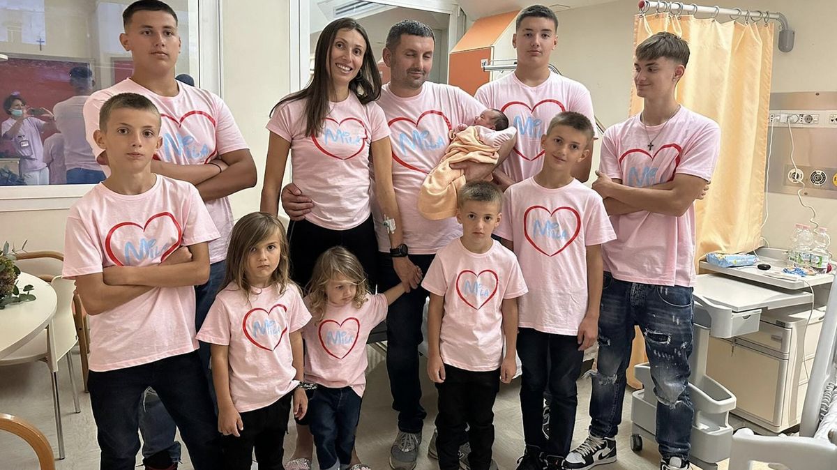 Devět dětí a figura jako víno? Jde to! Téhle sexy mamince se po osmi synech konečně narodila dcera