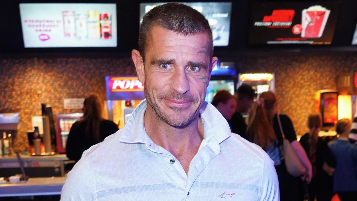 Robert Rosenberg slavil 51. narozeniny! Bývalý pornoherec ukázal ohromnou formu i o 20 let mladší lásku v sexy plavkách