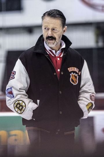 Legendární Lajna: Vagnerová v podvazcích, obří poprsí Bernáškové a na černo obarvený Langmajer - fotka 1/1