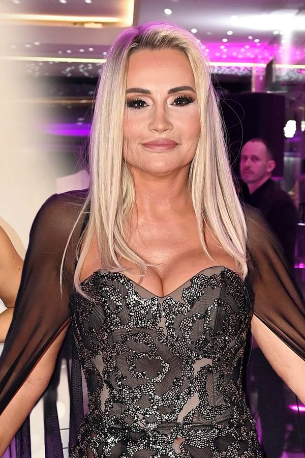 V hlavní roli vnady: Kubelková na plese s přírodními pětkami napěchovanými v korzetu nebo téměř nahá Dragounová! - fotka 1/1