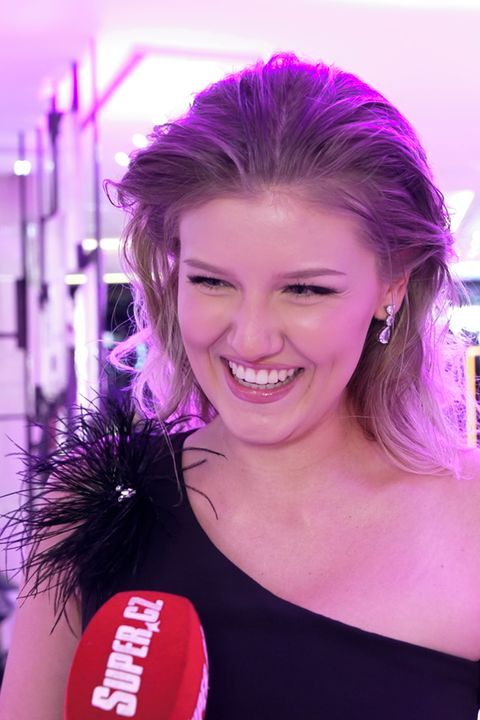 Naložila si víc, než čekala: Dcera Ivy Kubelkové sice zářila na plese v sexy modelu, ale přiznala náročné období 