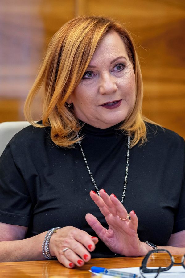 Alena Schillerová vyrazila na sraz po 49 letech a přidala archivní fotku: Fanoušci měli problém ji poznat - fotka 1/1