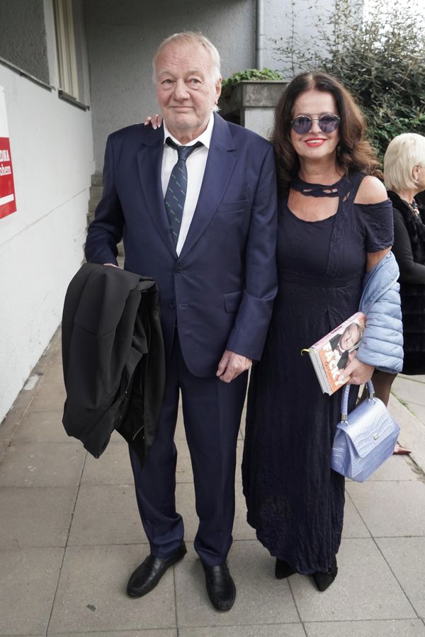 Luděk Sobota konečně mezi lidmi: Bavič si s manželkou užíval v africké exotice. A tulil se k čokoládové krásce! - fotka 1/1