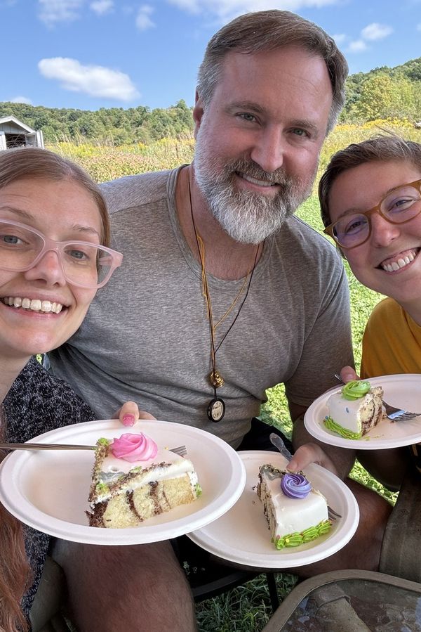 Jsem v polyamorním vztahu a vychovávám děti se dvěma partnery. Je to pro ně přínosná změna, tvrdí Saga - fotka 1/1