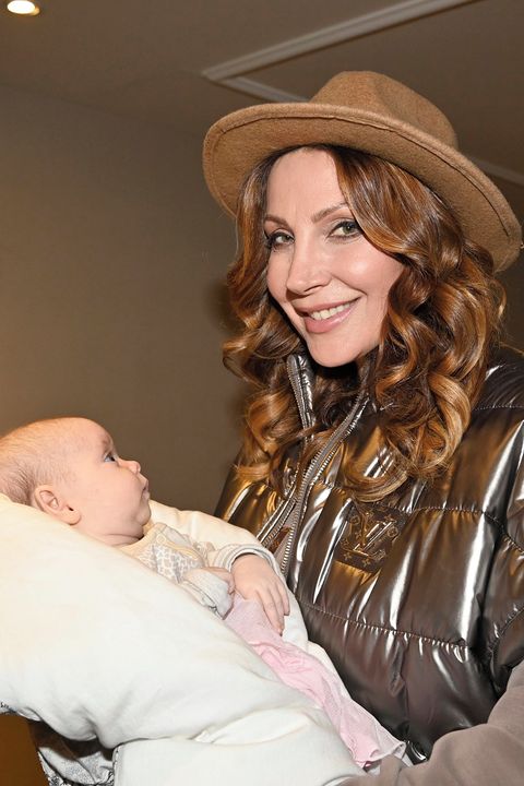 Dva měsíce po porodu už vyrazila na akci s miminkem: Olga Lounová chtěla delší mateřskou, ale nevypadá to tak