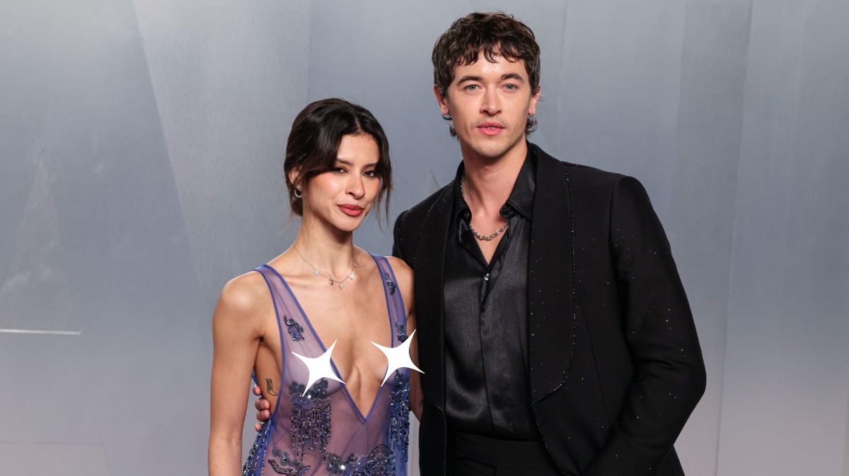 Nahé šaty a nechutné narážky: Herec z Hunger Games ostře bránil outfit přítelkyně. Držte hubu, vzkázal hejtrům