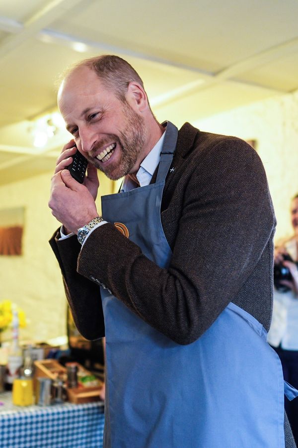 Je tak úchvatný! Princ William opět dokázal, že má smysl pro humor. Ženy jdou z jeho kousku do kolen  - fotka 1/1