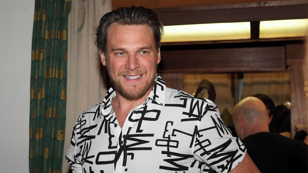 Známe první hvězdu taneční show StarDance! Sexy zpěvák už měl v soutěži manželku. Tehdy ale ještě nebyla jeho