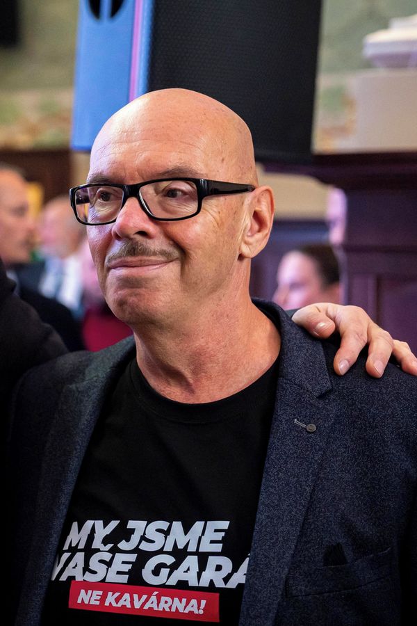 Klempíř se Šťastným vyrazili na derby: Foto v červené dece zvedlo fanouškům mandle. Motoristé dostali pořádnou sodu - fotka 1/1