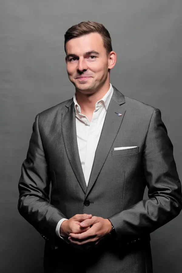 Máte krásnou paní, napsali předsedovi Svobodných. Nebyla to jeho manželka. Kdo je dáma, ke které se tolik měl?  - fotka 1/1