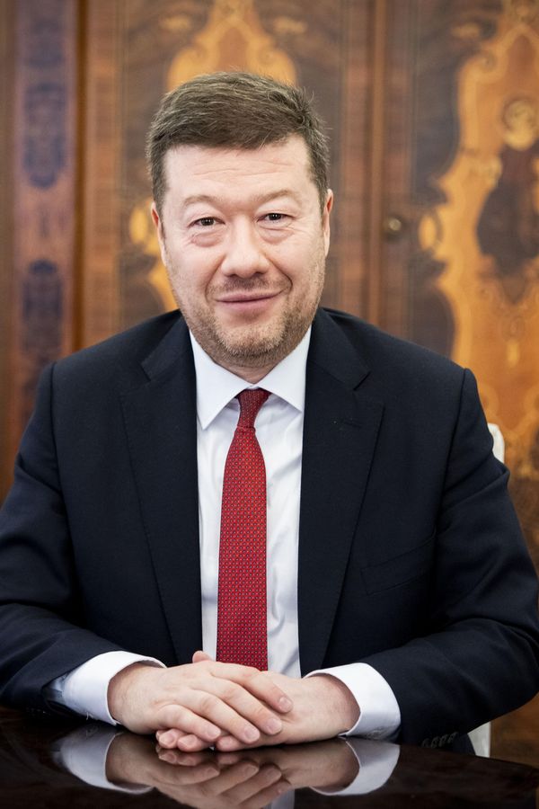 Tomio Okamura předvedl v přímém přenosu něco, co žádný politik před ním: Chceme takhle vidět Fialu, burácejí fanoušci - fotka 1/1