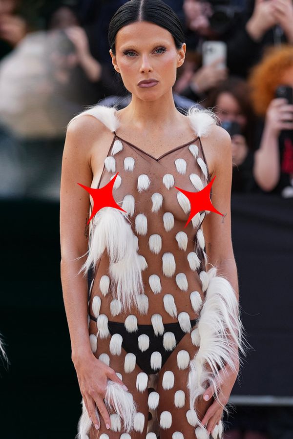 Zima nevadí, hlavní je ukázat bradavky. Argentinská herečka přišla na přehlídku jen skutečně lehce oděna!  - fotka 1/1