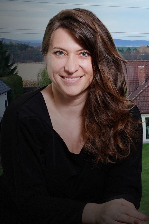 Překrásný dům mezi poli: Známá česká návrhářka může i v zimě skočit do bazénu rovnou z obýváku