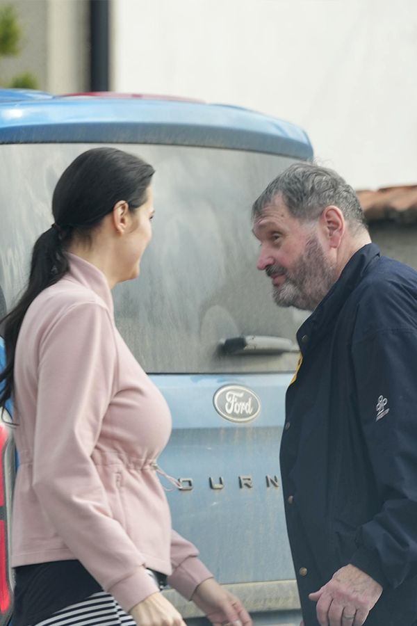 Začalo velké stěhování do domu za 23 mega: Ornella v teplácích velela, Pepa si šel zakouřit. Máme foto! - fotka 1/1