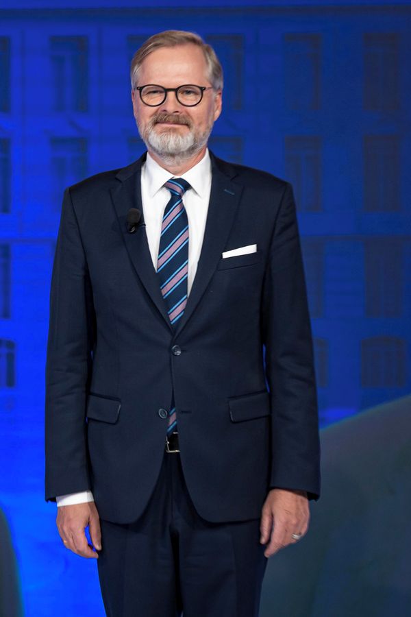 Profesore, vám dali kompletní transfuzi? ptají se fanoušci Petra Fialy. Expremiér svým výkonem šokoval nejen je - fotka 1/1