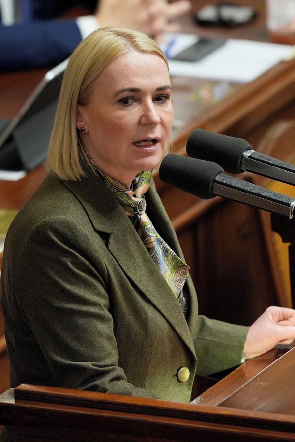 Svědomí mám čisté, dušovala se Jana Černochová ohledně armádních zakázek. Záhy ji vyvedli z omylu. To zabolelo  - fotka 1/1