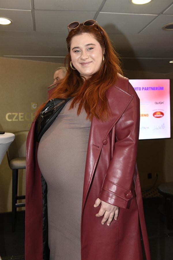 Nepochopitelné útoky na těhotnou Elis Mraz. Zpěvačka v devátém měsíci čelí bodyshamingu. Hejtům se nyní postavila čelem - fotka 1/1