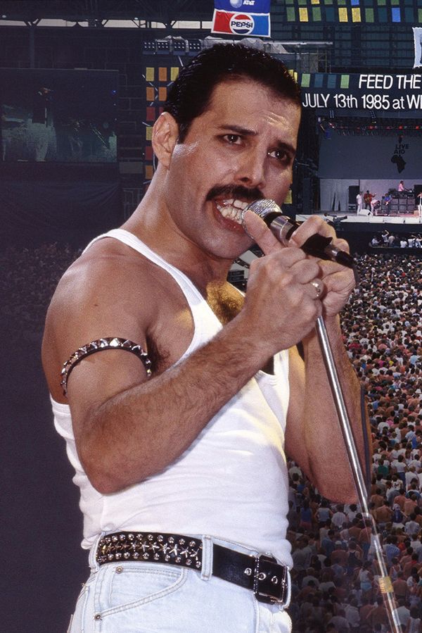 Jeho hudba bere dech a večírky bořily veškerá tabu. Král oktáv zemřel předčasně, ex věrně střeží tajemství popela - fotka 1/1