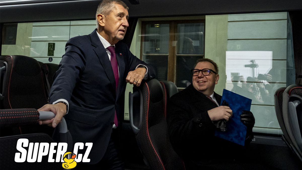 Super kachna: Ropa je drahá, musíme šetřit. Babiš nařídil ministrům, aby jezdili MHD