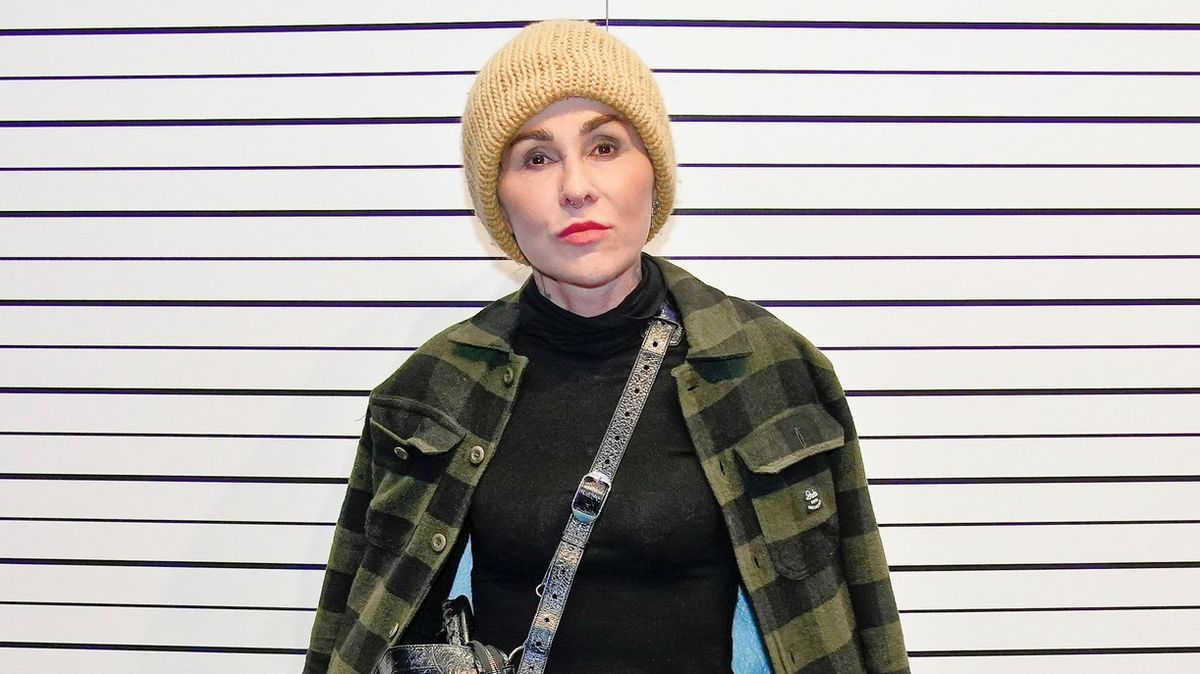 Vlasy skoro dohola a zcela průsvitné triko bez podprsenky. Kaira Hrachovcová se toho nebojí. Jste famózní, ozývá se