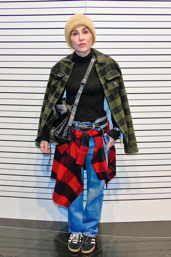 Vlasy skoro dohola a zcela průsvitné triko bez podprsenky. Kaira Hrachovcová se toho nebojí. Jste famózní, ozývá se - fotka 1/1