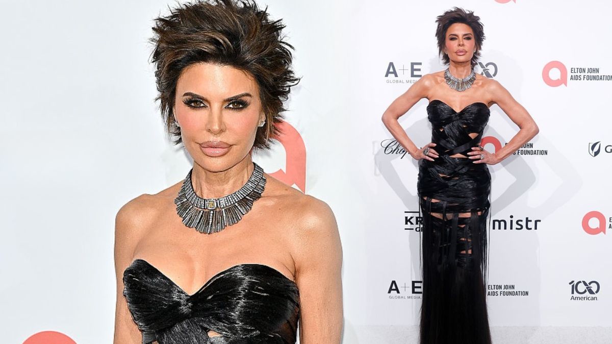 Z toho mohlo být paruk pro nemocné! Známá hollywoodská hanbářka oblékla šaty z 5 kg lidských vlasů. Tvořili je 150 hodin