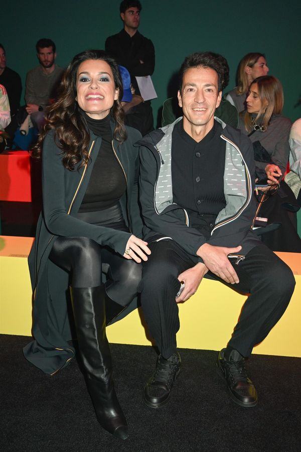 Aleně Šeredové je 48. Modelka zveřejnila fotky z oslavy. Ukázala krásnou rodinu, ohromnou kytici i dort!  - fotka 1/1