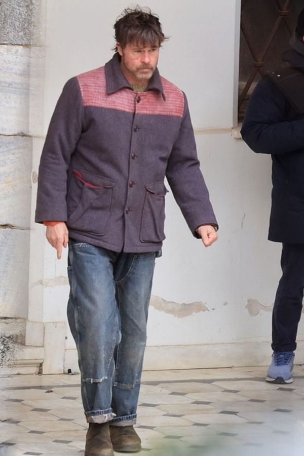 Má snad mnoholičný lektvar? Brad Pitt v Aténách šokoval proměnou: Na place strhaný pán, v civilu playboy - fotka 1/1