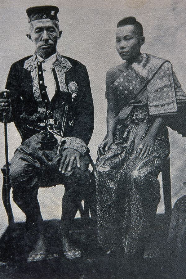 Král mezi třemi tisíci ženami: Thajský vládce trestal nevěru smrtí v plamenech - fotka 1/1