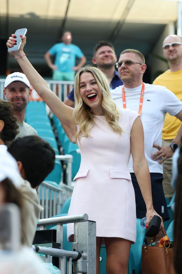 Dcera Neumannové skotačila po boku Lehečky jako malá holka: Zaujala i zahraniční média. Pak to ale „pokazil“ Jágr - fotka 1/1