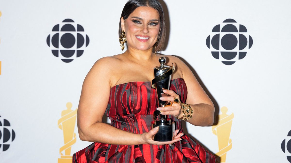 Nelly Furtado, jejíž postavu krutě hejtovali, si po měsících v ústraní přišla pro cenu. Cirkusový stan, dočetla se opět