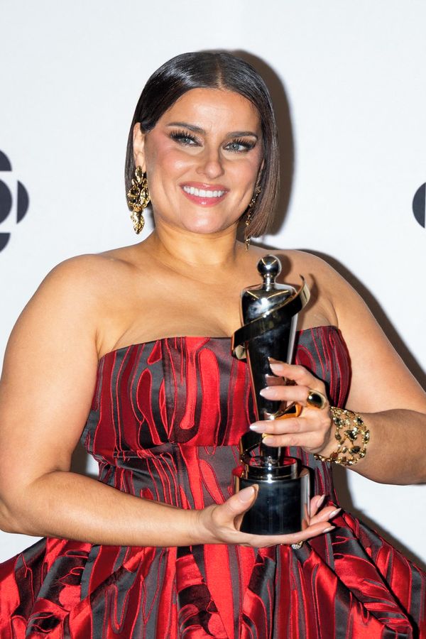 Nelly Furtado, jejíž postavu krutě hejtovali, si po měsících v ústraní přišla pro cenu. Cirkusový stan, dočetla se opět - fotka 1/1