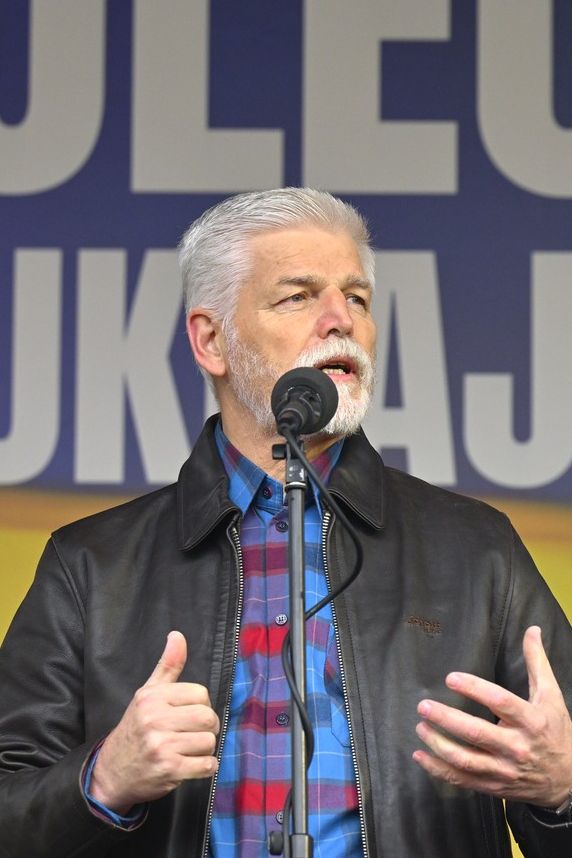 Prezident Petr Pavel vyběhl pro Ukrajinu: Bohulibá věc rozpoutala na sítích peklo. Zazněly dost ošklivé věci - fotka 1/1