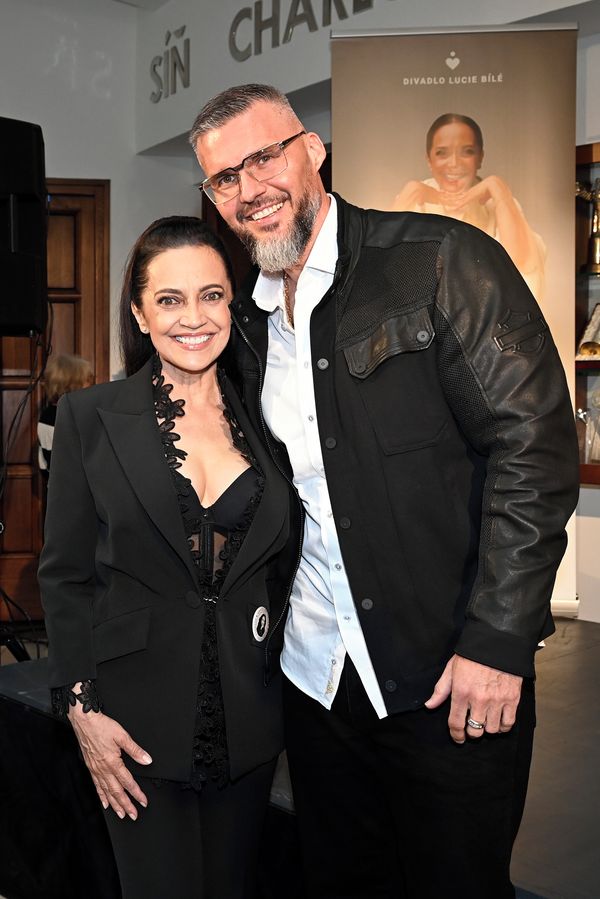 Dokonale utajená veselka: Lucie Bílá se vdala! Podívejte se, jak jí to slušelo ve svatebním - fotka 1/1