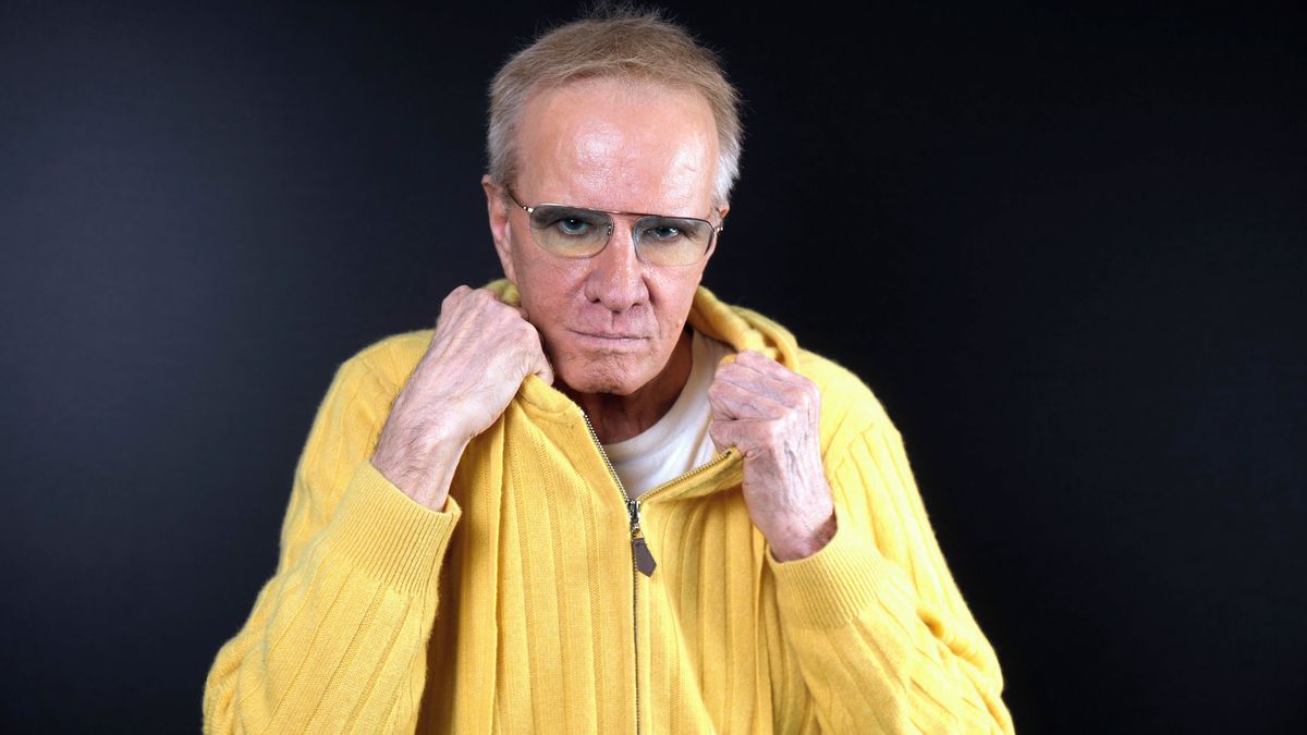 Tomuto filmovému detektivovi se stárnout nechce: Hercův vytažený obličej bez vrásek budí na prahu sedmdesátky rozpaky