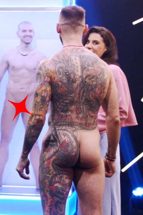 Mezi svlečenými muži hledala lásku instruktorka nahé jógy: Obnaženou Andreu zaskočil i potetovaný penis! - fotka 1/1