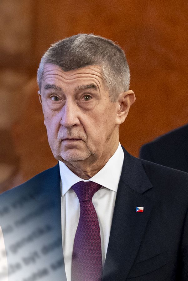 Glosa: Babiše někdo vydírá? Premiér musí vědět, že nemůže mít poradkyni obhajující Rusko - fotka 1/1