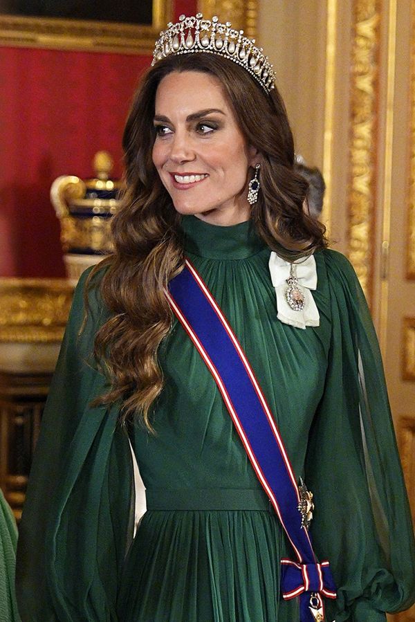 Princezna Kate se předvedla na státním banketu. Tentokrát ale nad některými detaily veřejnost zvedá obočí!  - fotka 1/1