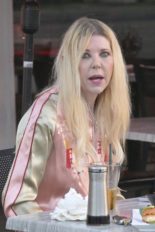 Taru Reid vyfotili poprvé od skandálu z lobby, kdy se bezvládně kácela po ‚jedné sklence vína‘ - fotka 1/1