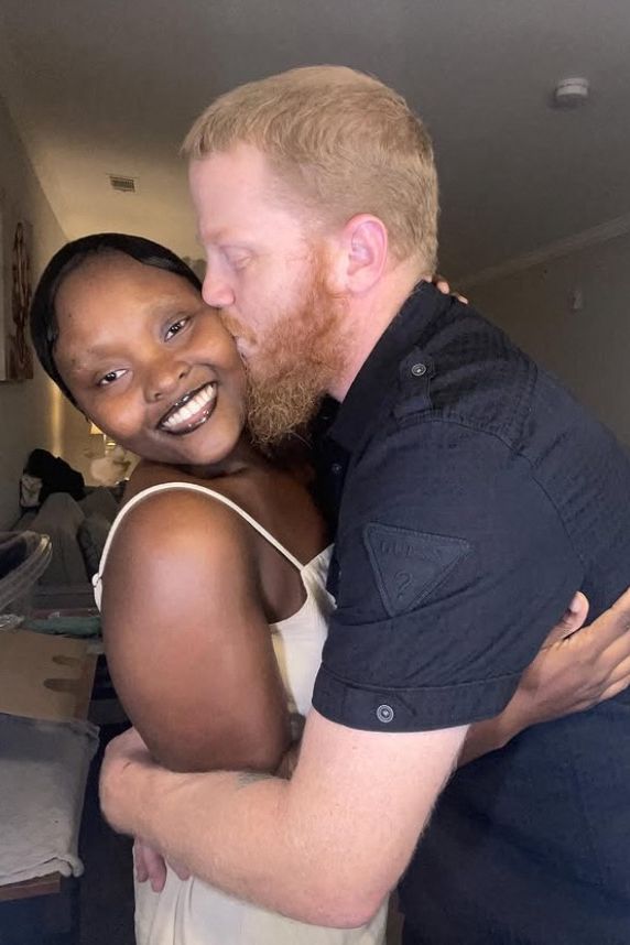 Jejího partnera označují za predátora kvůli věkovému rozdílu: Až zestárne, já budu pořád desítka, směje se mladá matka - fotka 1/1