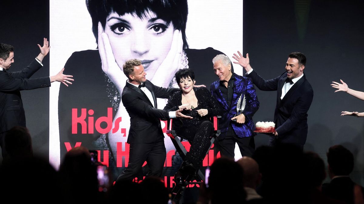 Hollywoodská legenda Liza Minnelli po dlouhé době na veřejnosti: Za pár dní oslaví 80, pódium ale stále zaručeně rozzáří