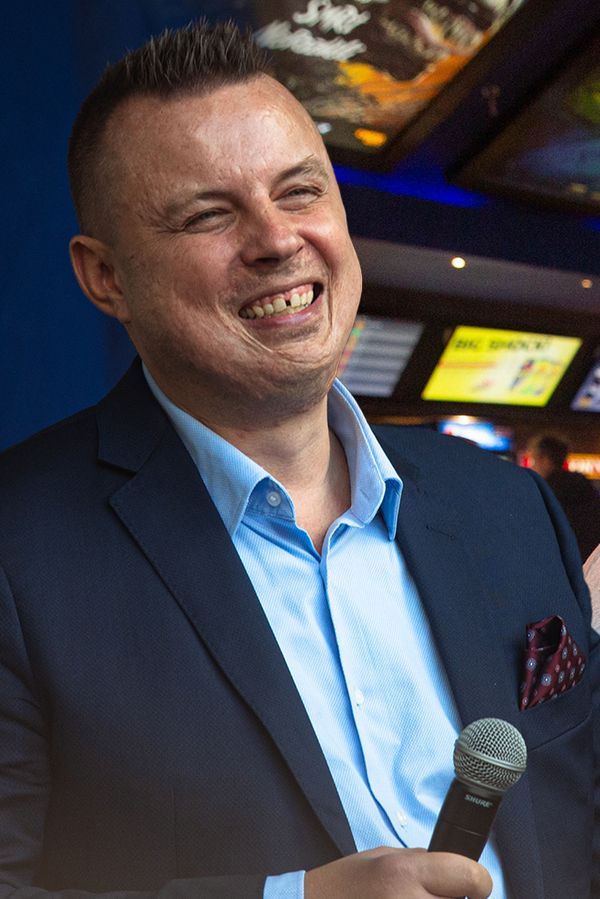 Poslanec Rajchl zneužil Pelíšky pro své rejdy: Režiséra Hřebejka tím hrozně vytočil. Rýpla si i bývalá dětská hvězda - fotka 1/1