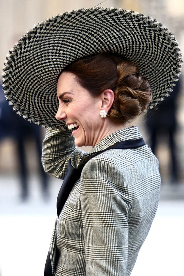 Princezně Kate během historické události málem uletěl klobouk za dvacet tisíc - fotka 1/1