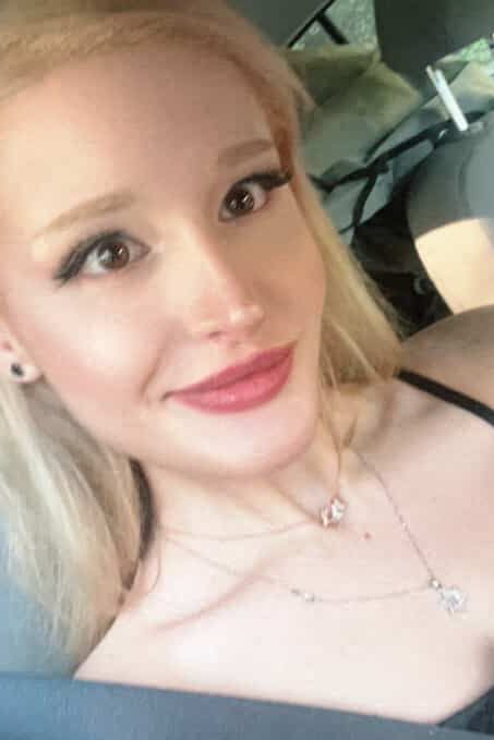 Když ji lidé vidí, lapají po dechu: Dvojnici Ariany Grande obdivují i nenávidí zároveň  - fotka 1/1