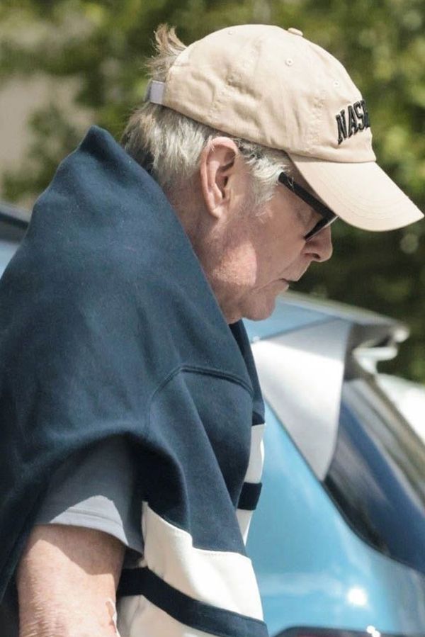 Zdrcující pohled: David Hasselhoff si na ulici pomáhá chodítkem - fotka 1/1