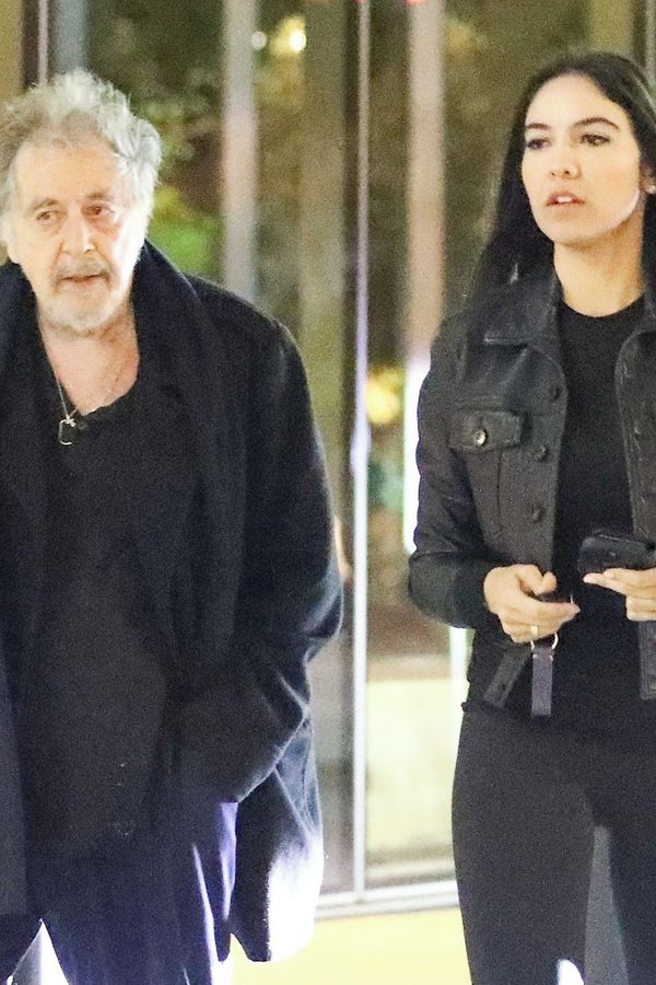Al Pacino si vyšel na večeři s matkou svého dítěte. Paparazzi pak zvěčnili pořádně trapný moment při jejich odchodu - fotka 1/1