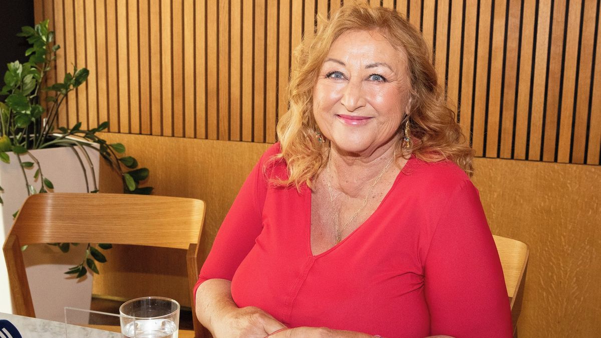 Aspoň litr vodky: Halina Pawlowská vzpomínala na svátky jara. Jel jsem jako blázen, abych tě mohl zmlátit, dojal ji syn