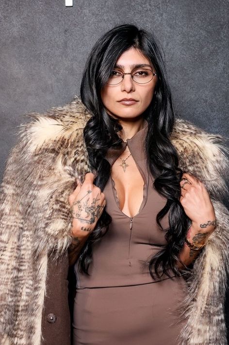 Mia Khalifa a ‚pornocharita‘: Bývalá herečka z filmů pro dospělé se prý vrací, výtěžek daruje armádě. Má to ale háček! - fotka 1/1